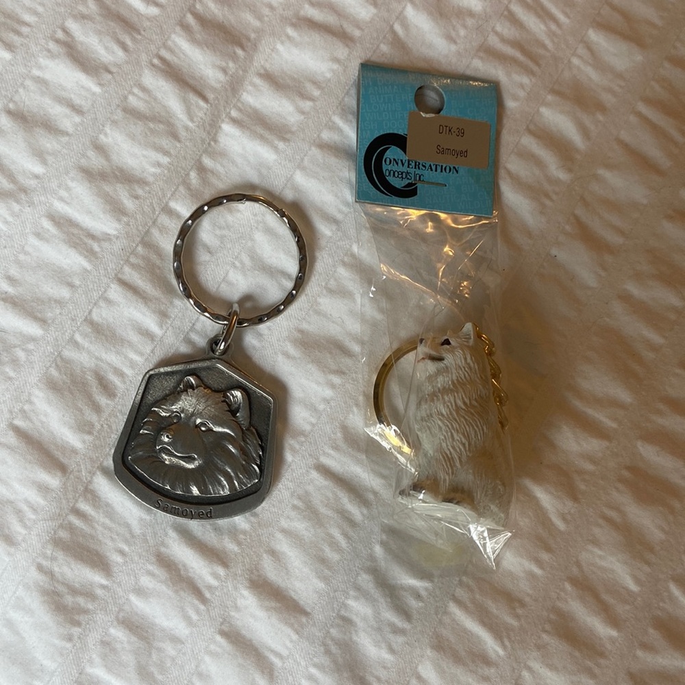 Two Samoyed keychains